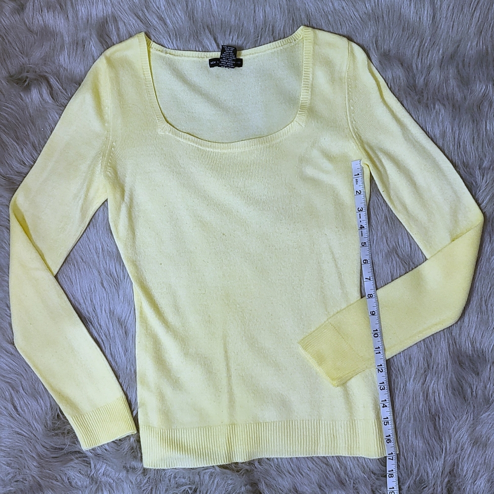 Pastel yellow sweater